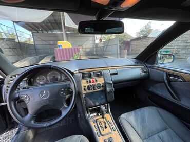 Mercedes-Benz: Mercedes-Benz E-Class (W210) sedan - Kuzov: sedan, tünd rəng — 2