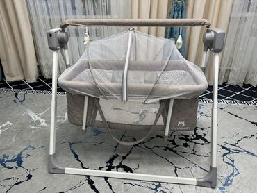 пластиковый детский столик и стульчик: Колыбель Качалка Для девочки, Для мальчика, Б/у