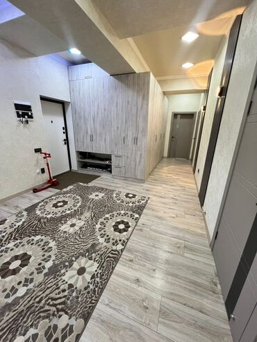 сдается квартира 6 микрорайон: 4 комнаты, 121 м², Элитка, 2 этаж, Дизайнерский ремонт