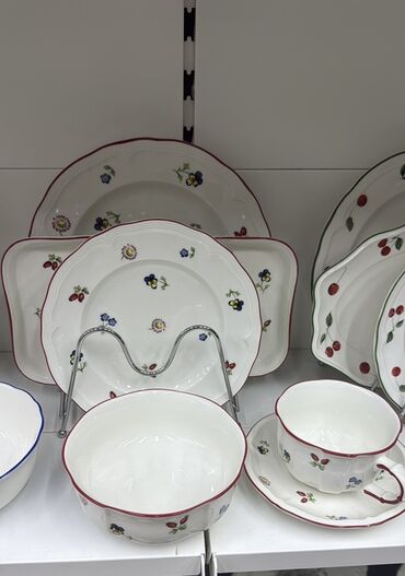 ножовка садовая: Фарфоровая сервировка с ягодно-цветочным декором - Материал