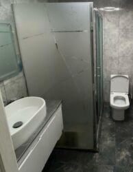 Uzunmüddətli kirayə mənzillər: Gənclik metronun yanı, 5 mərtəbəli binanın 4-cü mərtəbəsində 2 otaqlı — 9