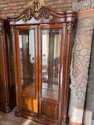 Türkiyə istehsalı klassik komod+güzgü desti ( taxtaqehveyi laklı