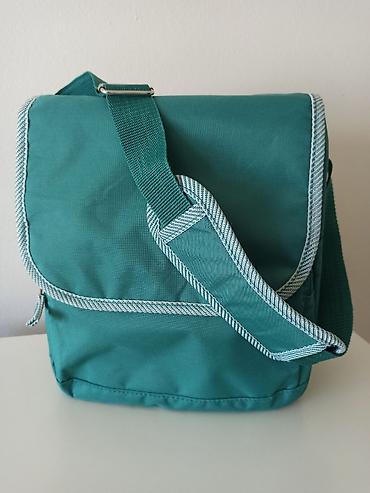 Ostali proizvodi za kuću: Rashladna torba Dimenzije  28 x 25 x 12 cm Ima dve pregrade, manju i — 2