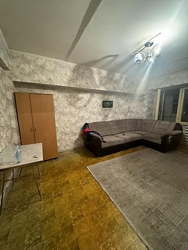 sofa: Просторный угловой диван с мягкими подлокотниками и высокой спинкой — 1