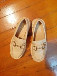 qadın bot: Brend: APAS Model: Qalın altlıqlı loafer Rəng: Açıq bej/krem Material