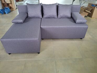 simpo sofe na razvlacenje: Ugaona garnitura Kiki 190x145cm ugaona se razvalci poseduje kutiju za