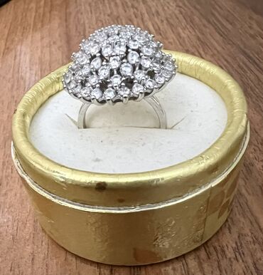 Серебряные кольца: Г. Ош. Коктейльное красивое модное кольцо. Бижутерия. Цвет — 3