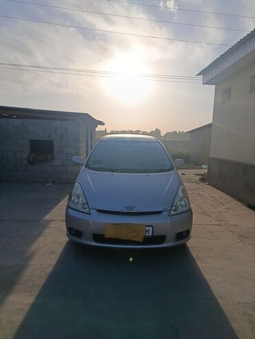 продам ретро автомобиль: Toyota Wish (правый руль), серебристый универсал компакт-класса