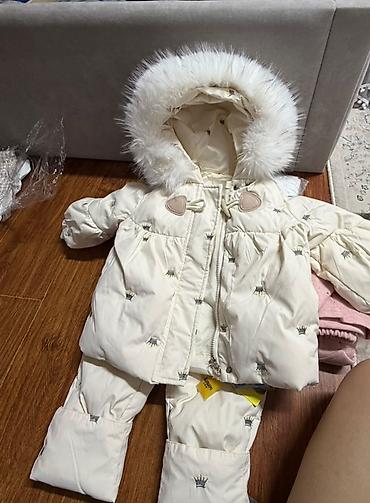 детскую одежду в м: Комплект, цвет - Бежевый, Новый — 1