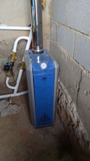 аккумулятор для газового котла: Продаю напольный газовый котёл с насосом новый установили налили воду
