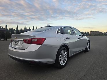 opel universal: Chevrolet Malibu – gümüş rəngli biznes-sedanı - Kuzov: 4 qapılı — 4