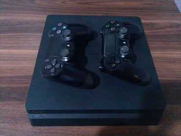 Игровые диски и картриджи: Playstation 4 slim 1 Tb Üzərində 1 original pult ve bütün kabellərii