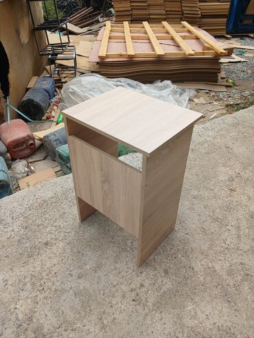 Ofis masaları: Yeni, İşçi üçün, Dördbucaq masa — 8