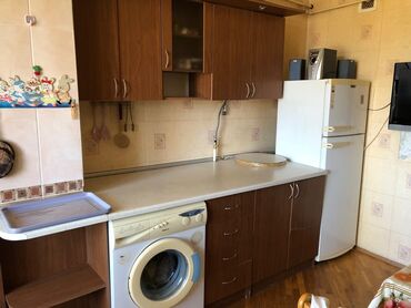 Mətbəx mebeli: Mətbəx mebeli tecılı satılır üzerinde olan əşyalar ile birlikdə 660