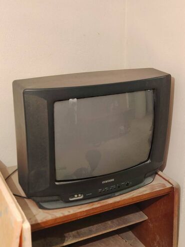 samsung köhnə: Köhnə Samsung TV . Retro üslublu yerlər üçün idealdır. Televizor işlək