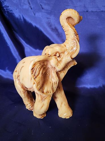 Figure: Figura nova slona iz 70,80ih godina. Figura slona po tradiciji — 10