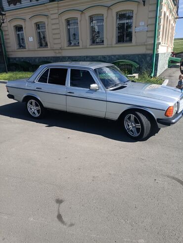 Mercedes-Benz: Mercedes-Benz W123: 1981 г., 2.5 л, Механика, Бензин, Седан