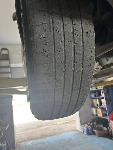 07 masin: Volkswagen orijinal 15" yüngül lehimli disklər və şinlər komplekti — 7