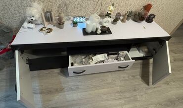 1 kub taxta nece hesablanir: İşlənmiş, Düz TV altlığı, Polkalı