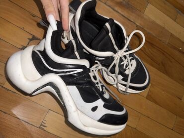 Кроссовки и спортивная обувь: Кроссовки в стиле chunky (dad sneakers), черно-белая расцветка. 38-40