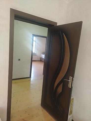 otağ qapisi: Qapı – daxili otaq qapısı - Material: taxta əsaslı (MDF/laminat tipli — 1