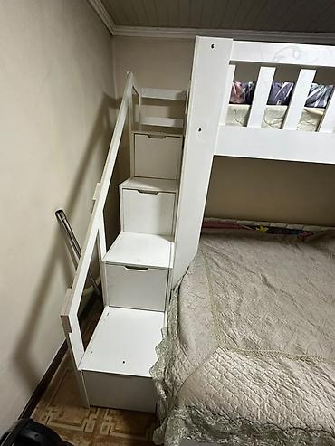 bunk bed: Двухъярусная семейная кровать с лестницей-комодом - Конфигурация — 2