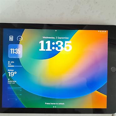 Планшеты: Планшет, Apple, память 32 ГБ, 9" - 10", Wi-Fi, Б/у, Классический цвет - Серый — 1