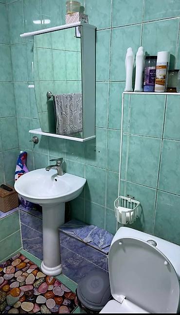 osh city: 2 комнаты, 43 м², 104 серия, 2 этаж — 8