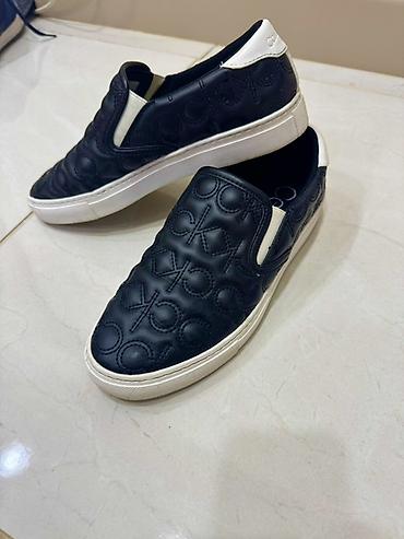 lofer: - Brend: Calvin Klein (CK loqolu)
-9 M razmer)39-40
 Cox az geinlib — 2