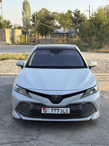 бмв g30 530i: Toyota Camry: 2018 г., Седан — 2