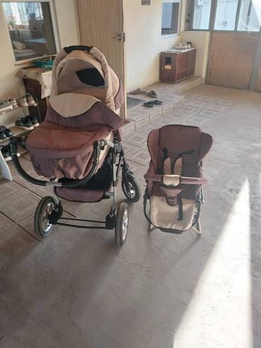 детская коляска с дождевиком: Коляска, цвет - Коричневый, Б/у