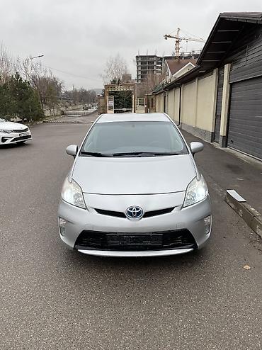 Toyota: Toyota Prius: 2015 г., 1.8 л, Вариатор — 2