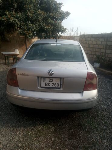 Volkswagen: Volkswagen Passat: 1.9 l | 2002 il Sedan — 2