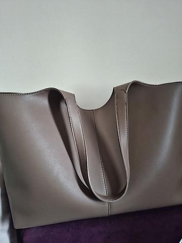ženske torbe oko struka: Velika ženska tote torba – taupe/sivo-braon boja - Model — 1