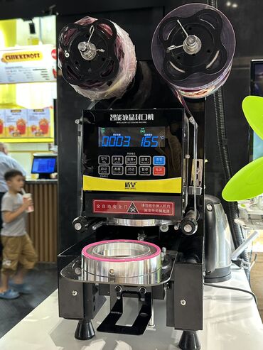 автомат для напитков: Продается запайщик аппарат для Bubble tea. Автоматический, состояние