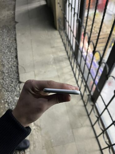 Apple iPhone: IPhone SE 2020, 128 GB, Ağ, Barmaq izi — 7