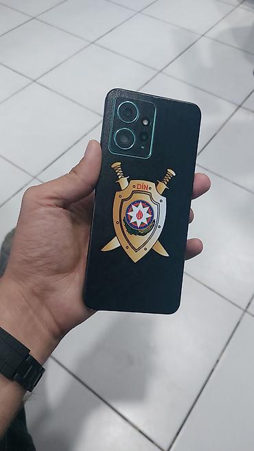 vətən n muhafizə: Smartfon – arxa tərəfində “DİN” yazılı qalxan və qılınc simvollu — 2
