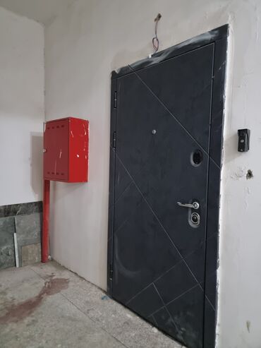 Uzunmüddətli kirayə mənzillər: - Çoxmərtəbəli yaşayış kompleksində mənzil. - Geniş, səliqəli həyət — 29