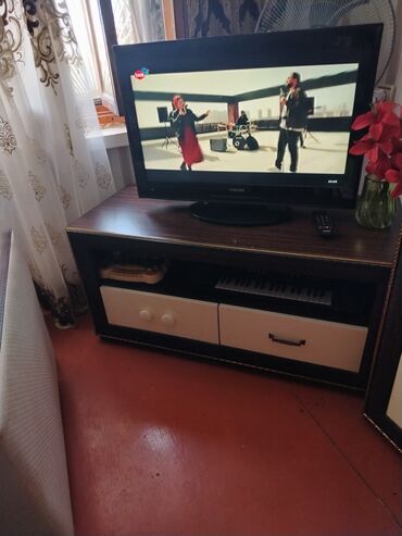 TV altlığı: İşlənmiş, Düz TV altlığı, Polkalı, Taxtalı, Türkiyə