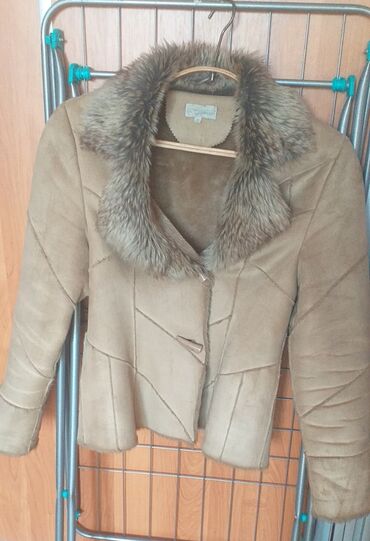 теплые женские куртки на зиму: Дубленка искусственная, легкая на теплую зиму, приталенная. Требуеться