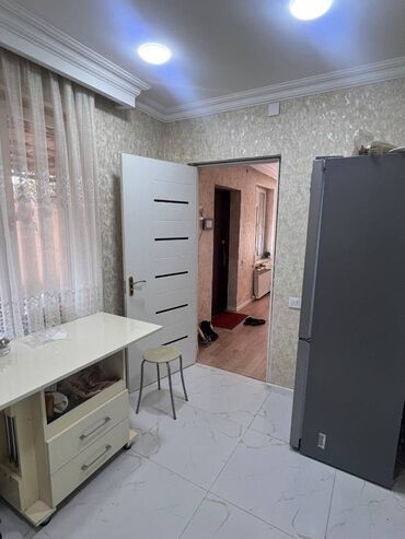 Həyət evləri və villaların satışı: Bakıxanov qəs. 4 otaqlı, 100 kv. m, Orta təmir — 9