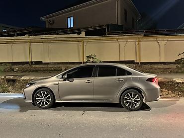 салон 211: Toyota Corolla: 2020 г., 1.8 л, Гибрид, Седан — 4