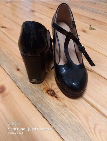 Tuflilər: Ayaqqabilar her çesidde.istiyen olsa yazsin qiymetlerini yazim — 9