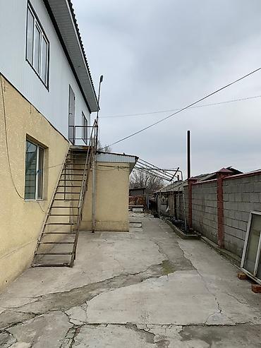 Продажа коттеджей и домов: 🔥 Бишкек–Алматы трассасынын биринчи линиясында үй | 8 сотых | Жашоого — 15