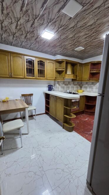 Günlük kirayə mənzillər: 3 otaqlı, Səbail r. r-nu — 12