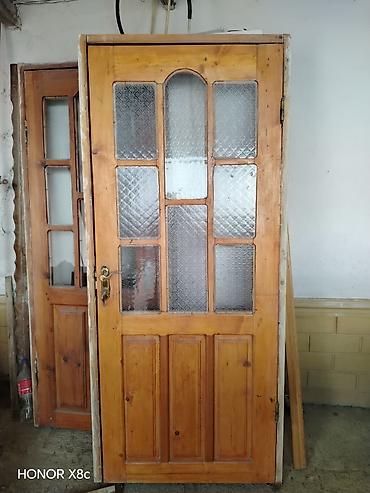 qapi taxda: Ağac çərçivəli şüşəli giriş/qapı paneli. - Material: təbii ağac — 1