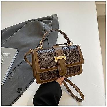 Клатчи: Белая женская сумка-клатч с геометрической стёжкой и декоративной — 7