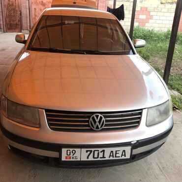 голф 3 универсал: Автомобиль Volkswagen Passat серебристого цвета. Эта модель имеет