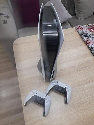 playstation 5 diskləri: PlayStation 5 (Diskli versiya) + 2 ədəd DualSense idarəetmə pultu + 5 — 2