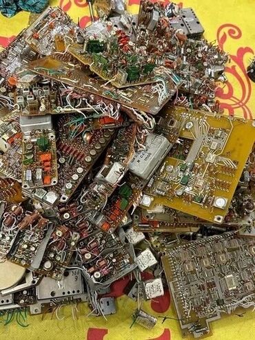 Процессоры: Köhnə import və Sovet plataların kiloqramnan gəbulu. Ana plataları